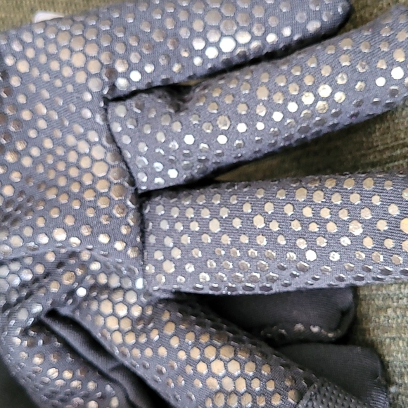 Gloves - Picture 6 of 6